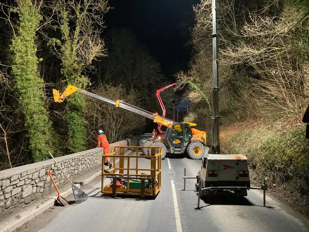 Night-time roadside tree clearance with telehandler and access platform